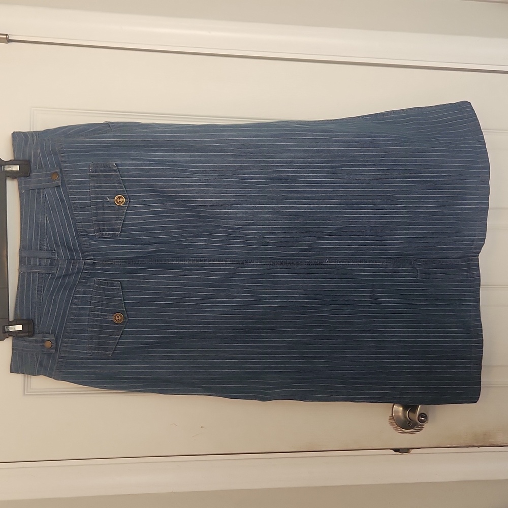 Skirt - Picture 2 of 4